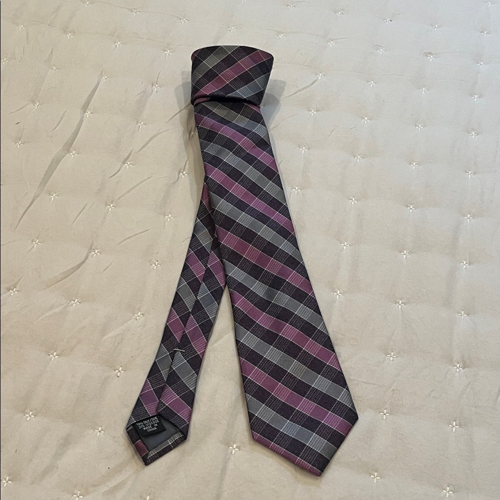 Elegant Plaid Tie in Burgundy, Gray, and Pink